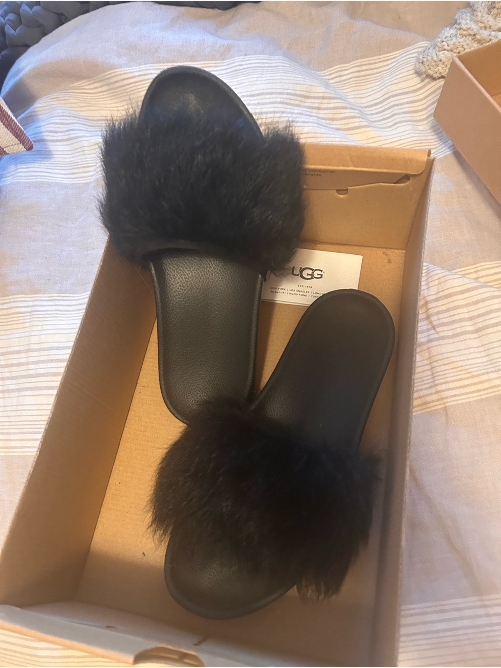 UGG Royale Women’s Black Furry Slides Slippers size 7